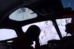 Helicopter-Guide-Assessing-Slopes